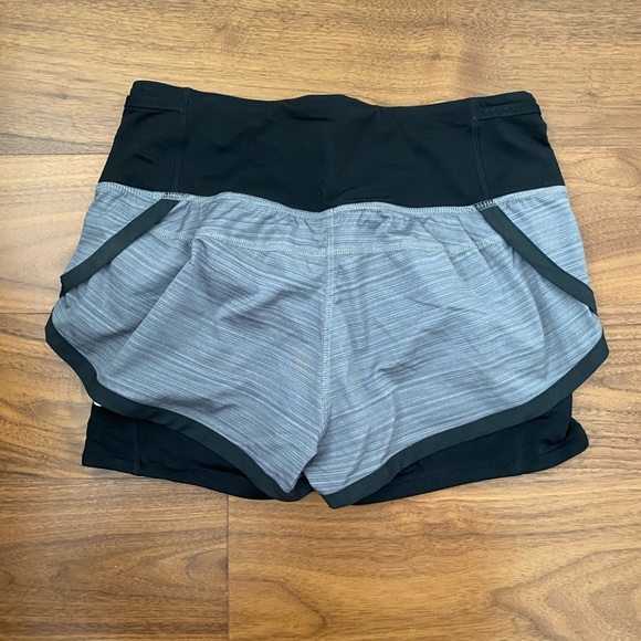 Lululemon shorts with lining - Picture 2 of 3